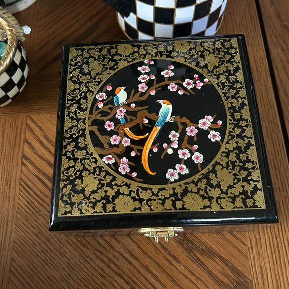 Vintage Black Lacquer Jewelry Box - Picture 5 of 12